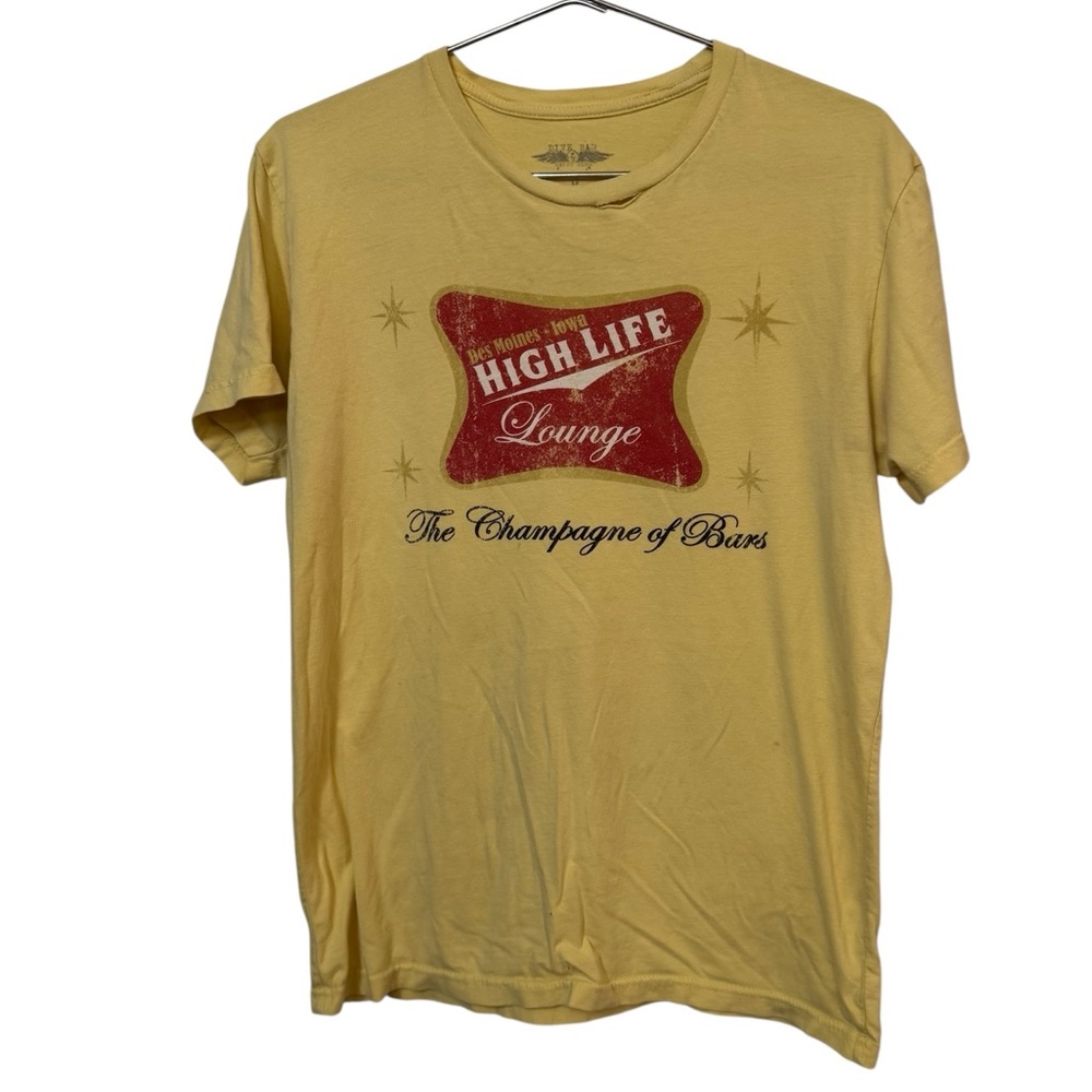 Vintage Fit Dive Bar Club Yellow Miller High Life Beer Aged Men’s M T-Shirt